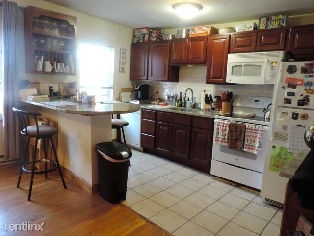 Foto del edificio - 1 br, 1 bath  - 1 Schrepel Pl Apt 3