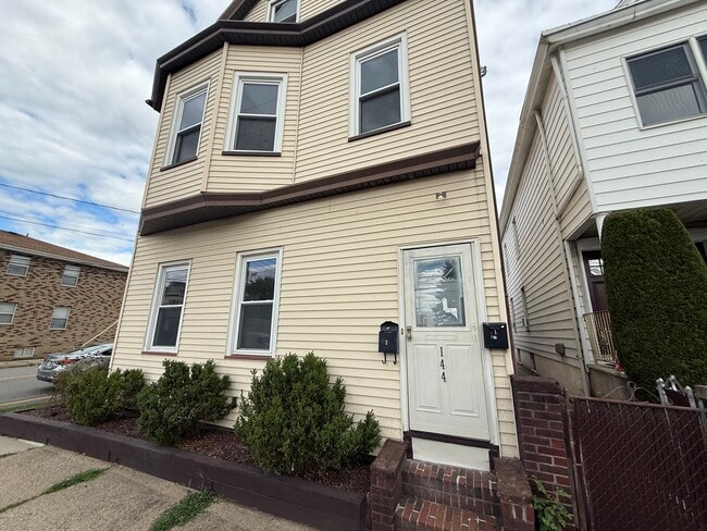 Building Photo - 144 Midland Ave