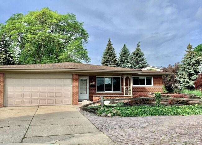 Building Photo - 33617 Elford Dr
