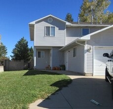 Building Photo - 928 W Greens Lake Dr
