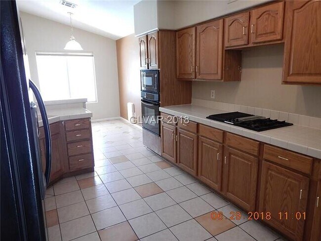 Building Photo - WONDERFUL GREEN VALLEY SINGLE STORY HOME W/POOL!!