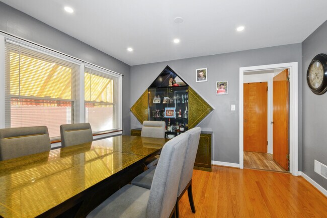 Foto del edificio - 5622 N Kenneth Ave