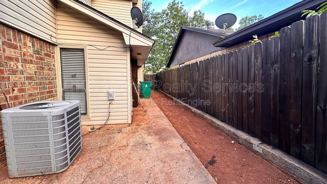 Photo - 6713 Lyrewood Lane House