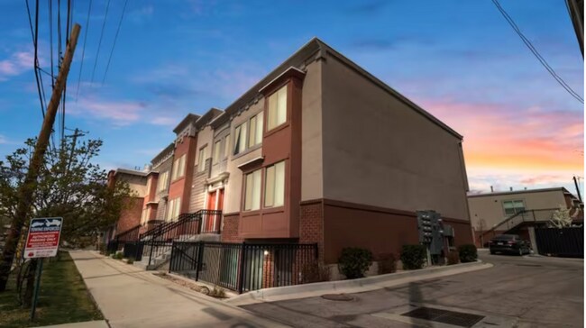 Foto del edificio - 491 S Freedom Blvd