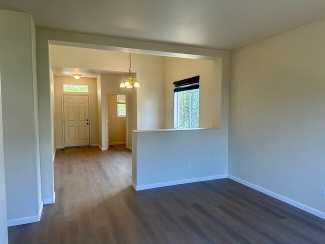 Foto del edificio - 3 Bedroom House Walking Distance to McQuee...