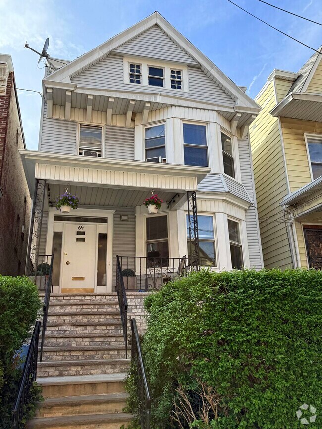 Building Photo - 69 Van Reypen St