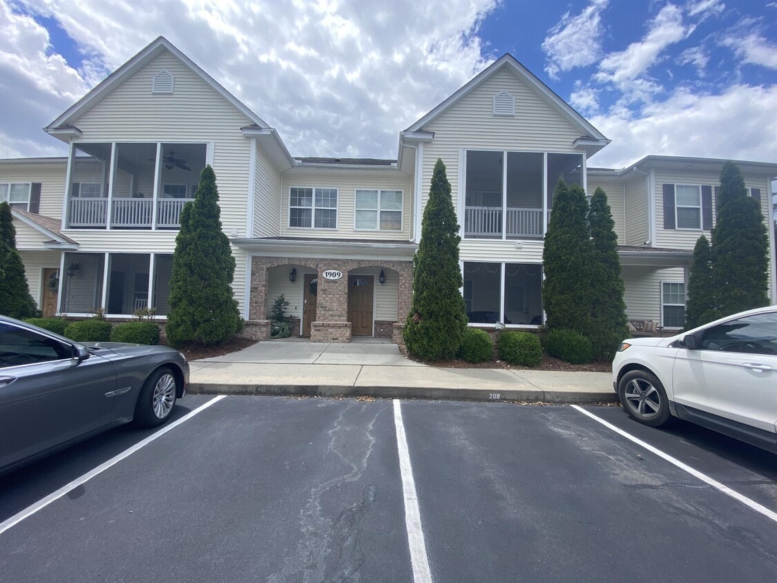 1909 Covengton Way, Greenville, NC 27858 Townhome Rentals in