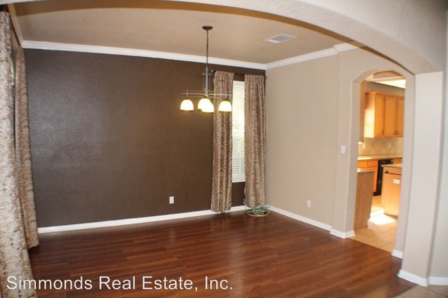 Building Photo - 5 br, 2.5 bath House - 500 Woodland Oaks