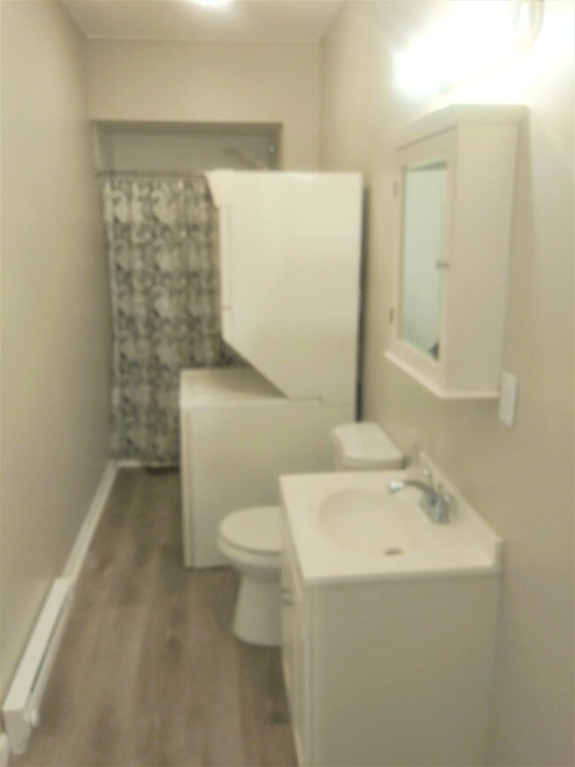 Full Bathroom - 43 W Baltimore St