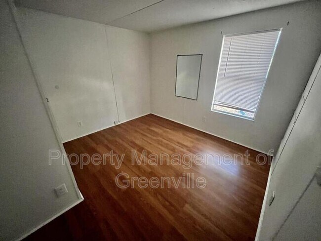 Foto del edificio - 119 Reeves Dr