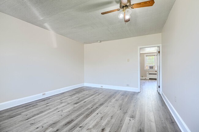 Foto del edificio - 4041 Wilkens Ave