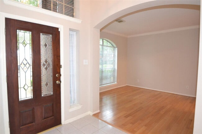 Foto del edificio - Amesbury Lane, Sugar Land, TX 77478 - 4 BR 2.5 BA single-family home