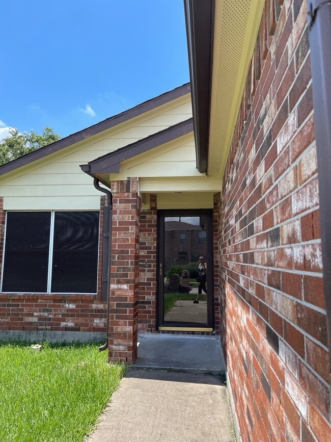 Building Photo - 8111 Sanford St