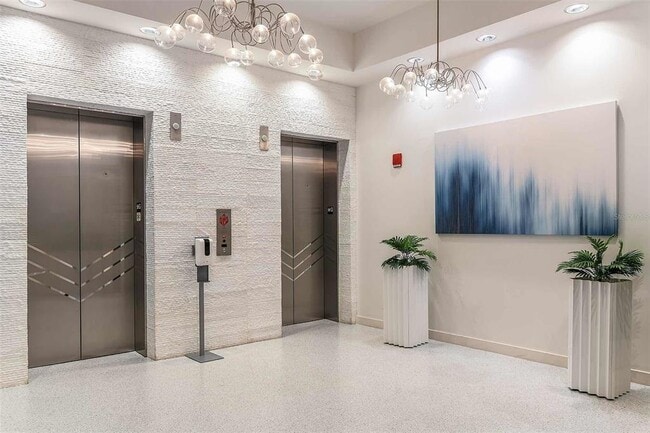 Building Photo - 413 E Pine St