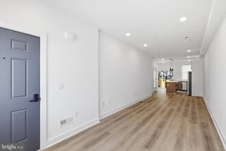 Building Photo - 617 W Cumberland St