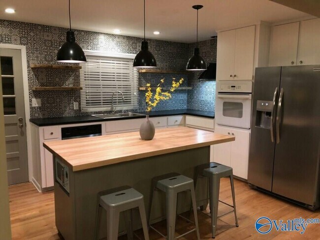 Foto del edificio - 405 Meadow View Rd SE