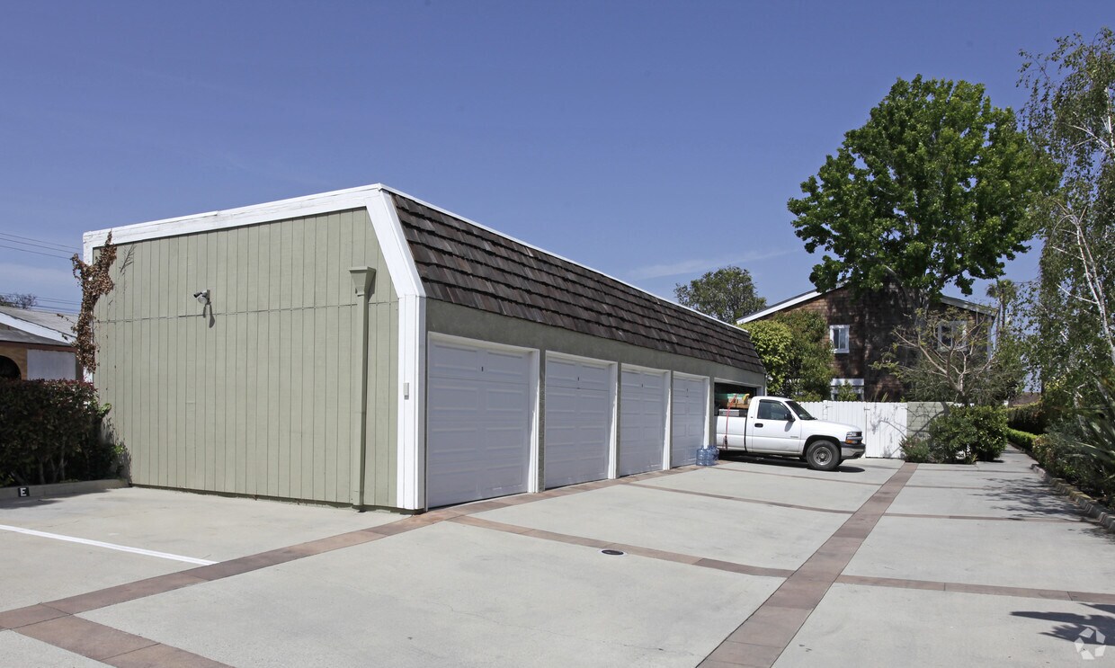 Building Photo - 322 Ogle St