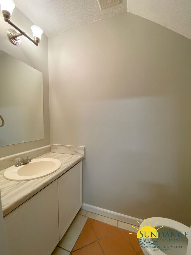 Foto del edificio - Nice 2 Bedroom Townhouse in Fort Walton
