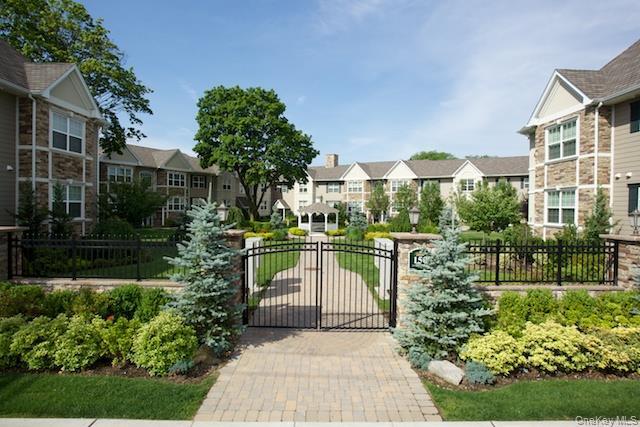 Building Photo - 150 Secatogue Ave