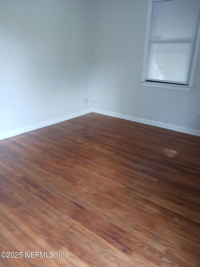 Foto del edificio - 6817 W Virginia Ave