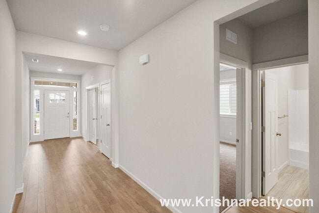 Foto del edificio - Beautiful Modern | ONE LEVEL 4BD | 2 BA | Single Family Home | Laurel Woods Community Located In ...