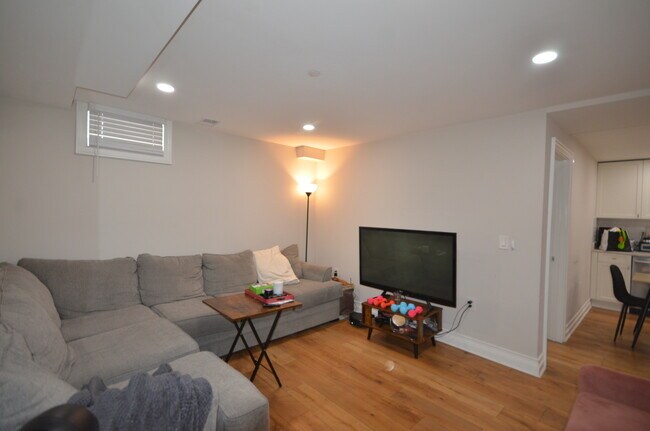 Foto del edificio - 14 Mount Hood Rd