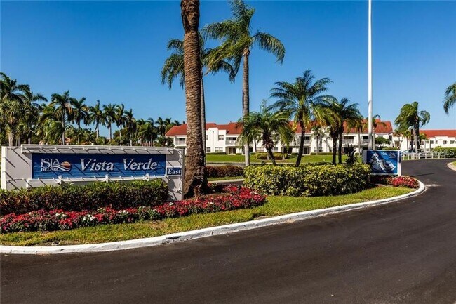 Building Photo - 6061 Bahia Del Mar Blvd S