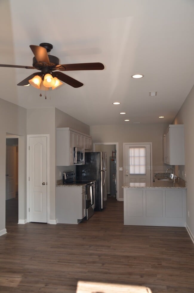 Building Photo - 2265 9th Ave Pl NE