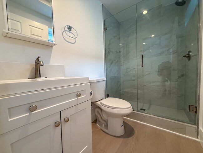 Foto del edificio - 6030 Colfax Ave