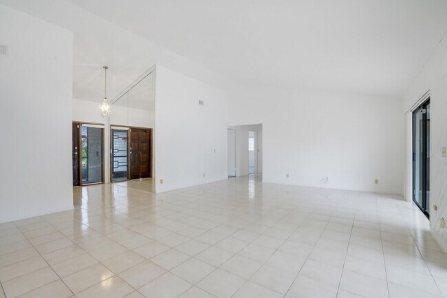 Foto del edificio - 6846 Bianchini Cir