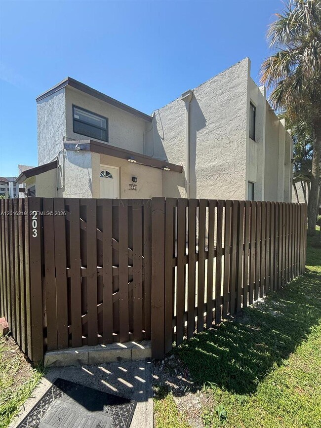 Foto del edificio - 10292 NW 9th St Cir