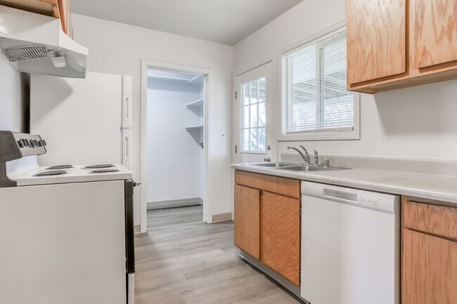 Foto del edificio - 3504-3506 Yeoman Ave