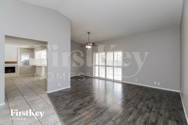 Foto del edificio - 2413 W Estrella Dr