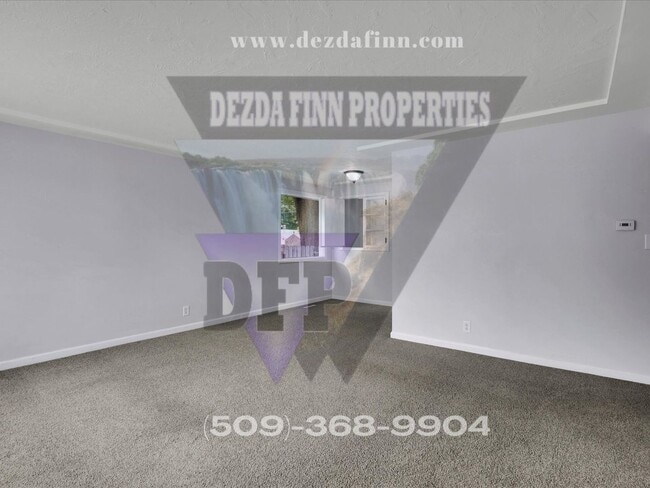 Building Photo - 5 Bed, 2 Bath Home Conveniently Located in...