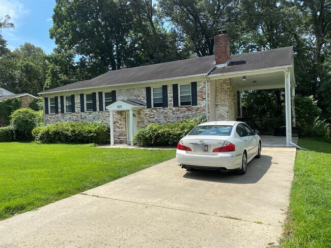 Foto del edificio - 4 br, 3 bath House - 1125 Broadview Rd