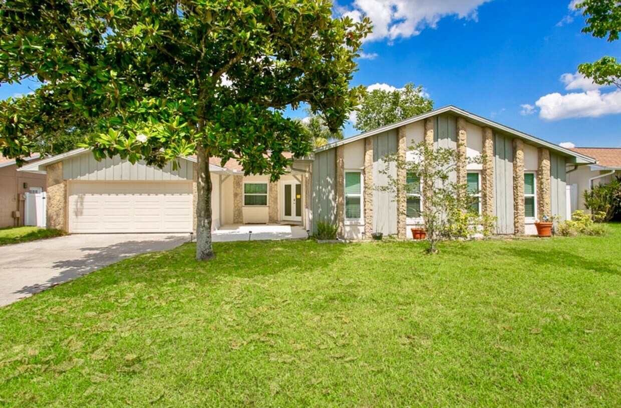 Foto principal - 137 Peppertree Dr