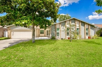 Building Photo - 137 Peppertree Dr