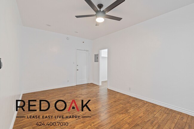 Foto del edificio - ~2 Months FREE~ Fantastic Studio with Stun...
