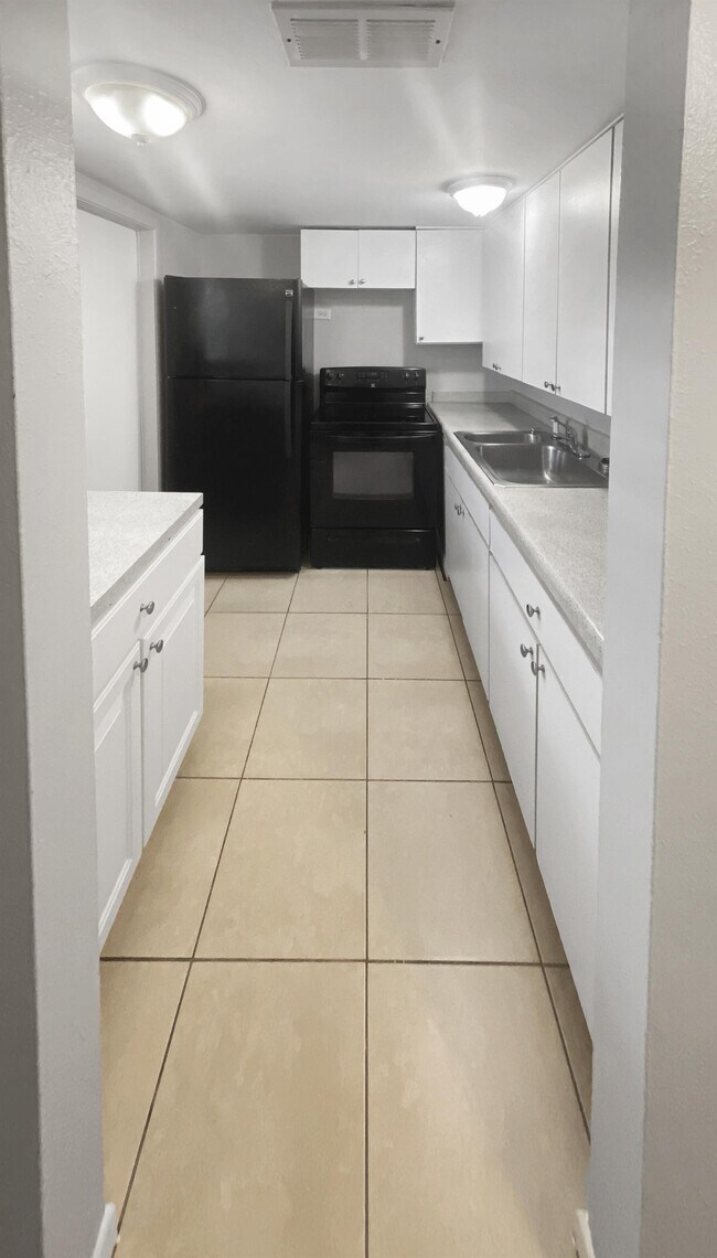 Building Photo - 791 Pondella Rd