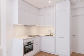 Building Photo - 3495 Av. Van Horne