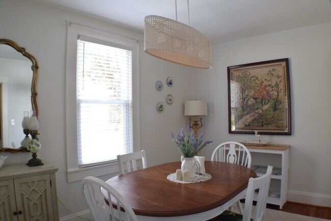 Building Photo - Southern Pearl Cottage! Mid-Term Rental!!