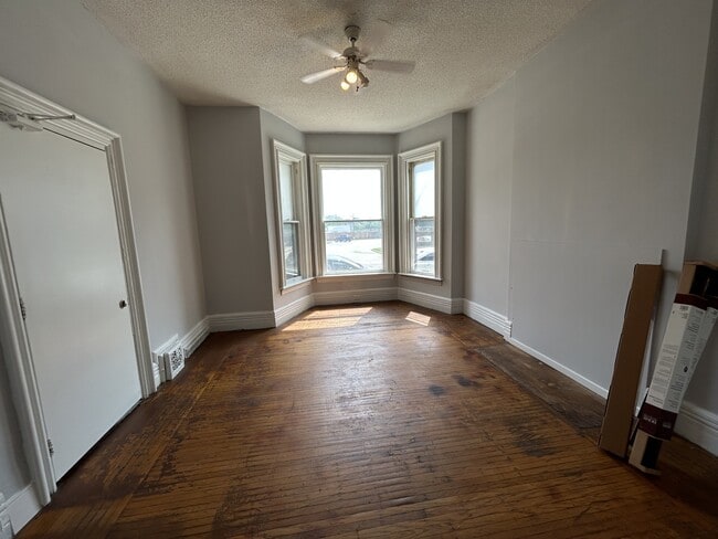 Building Photo - 147 Elgin St