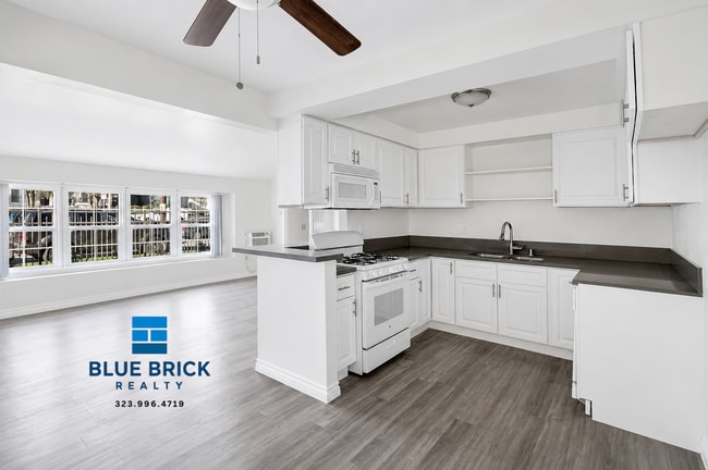 Building Photo - 20326 Saticoy St