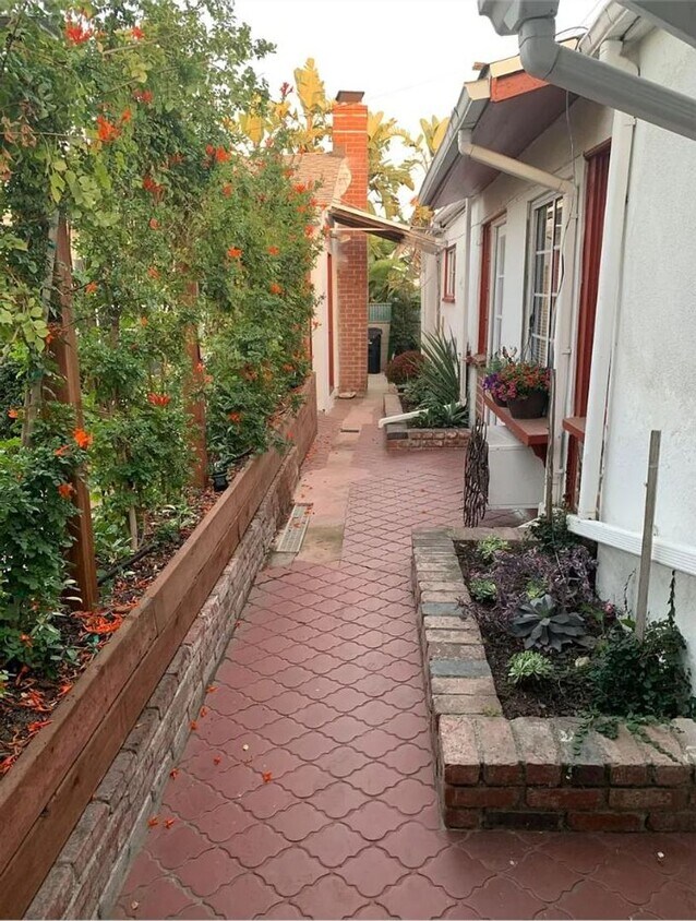 Foto principal - Wonderful Rear 1 Bedroom Home with Private...