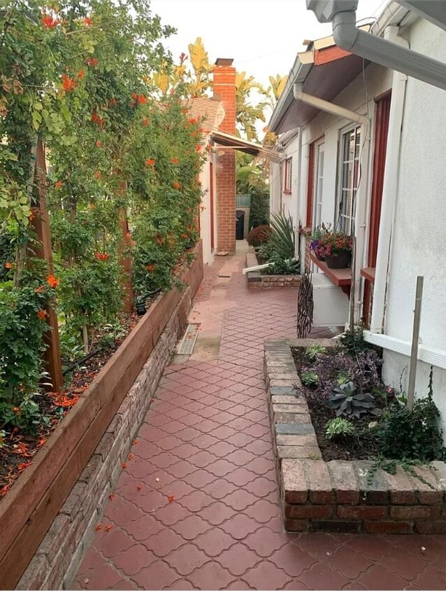 Primary Photo - Wonderful Rear 1 Bedroom Home with Private...