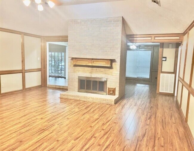 Foto del edificio - 22527 Wildwood Grove Dr