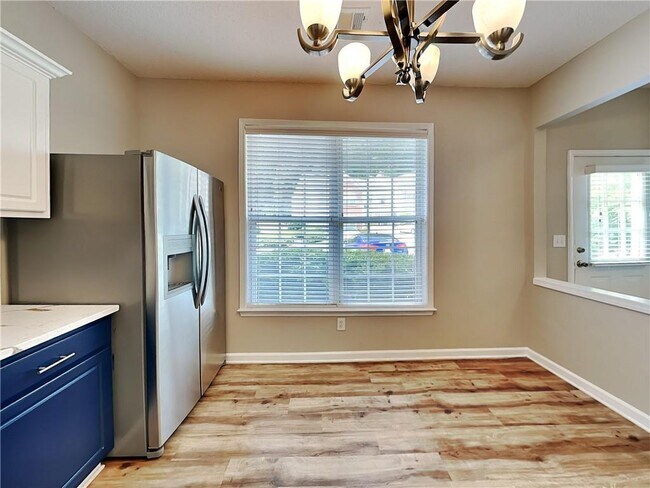 Foto del edificio - 4110 Howell Park Rd