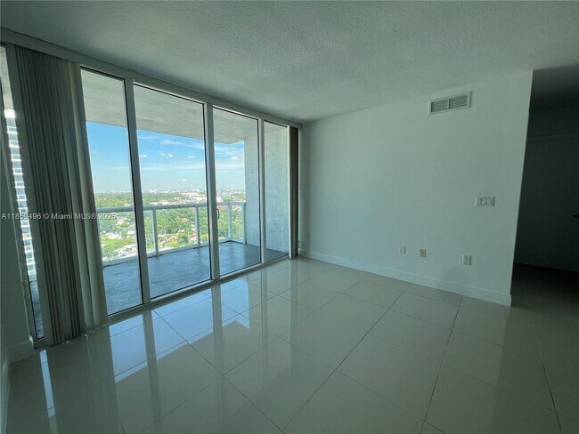 Foto del edificio - 1861 NW S River Dr