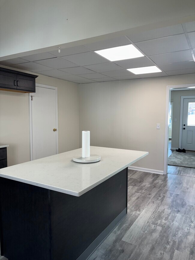 Kitchen - 14 Clove Ave