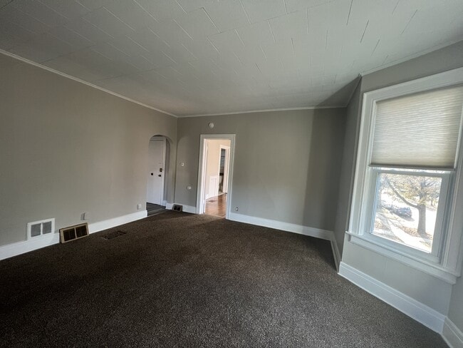 Living room - 433 Norwood Ave